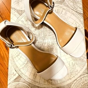 Michael Kors white sandle. New never worn